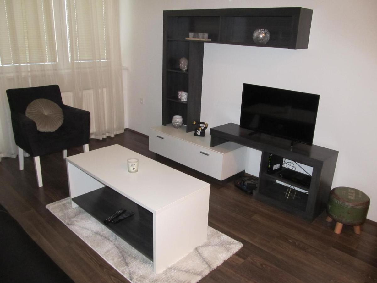 Apartment Ivi034 Kragujevac Bagian luar foto